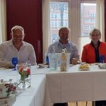 Teeempfang im Rummel. Wiard Siebels, Matthias Arends und Karin Logemann